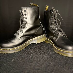 Dr Martens combat boot airwair bouncing soles size 7